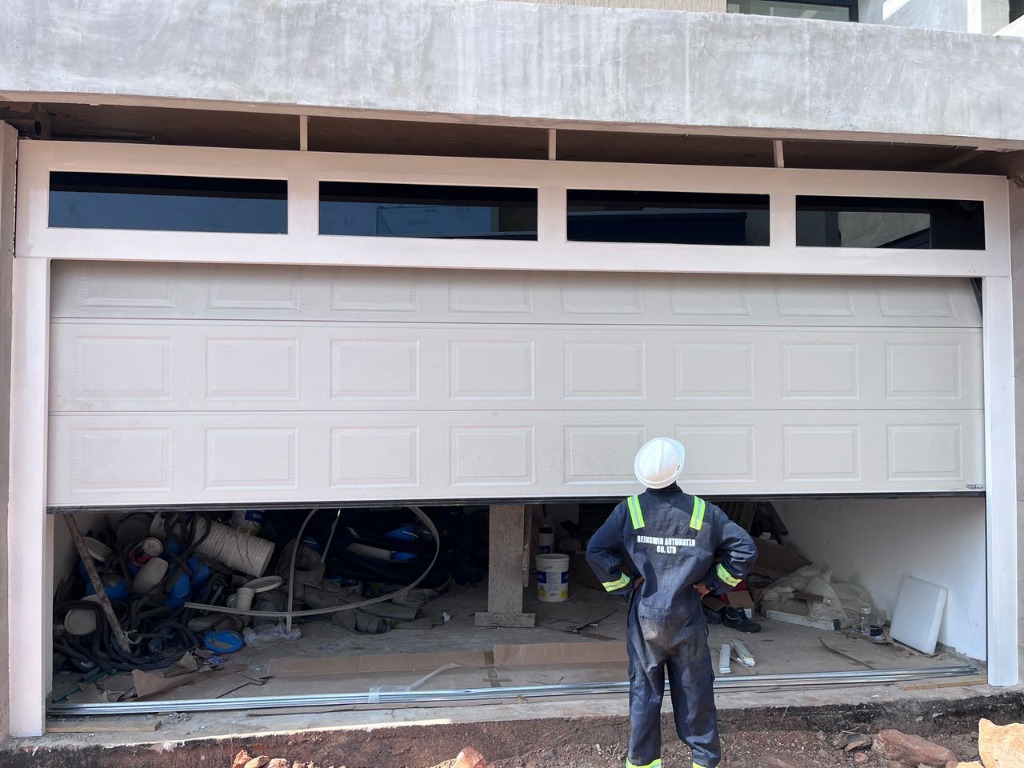Roller shutter installation by Sanzer